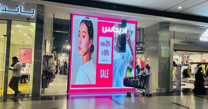 Storefront LED display in a mall